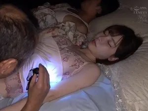 Nàng dâu xinh đẹp về quê chăm sóc bố Chồng yêu nhưng bố đã thiếu thốn quá lâu