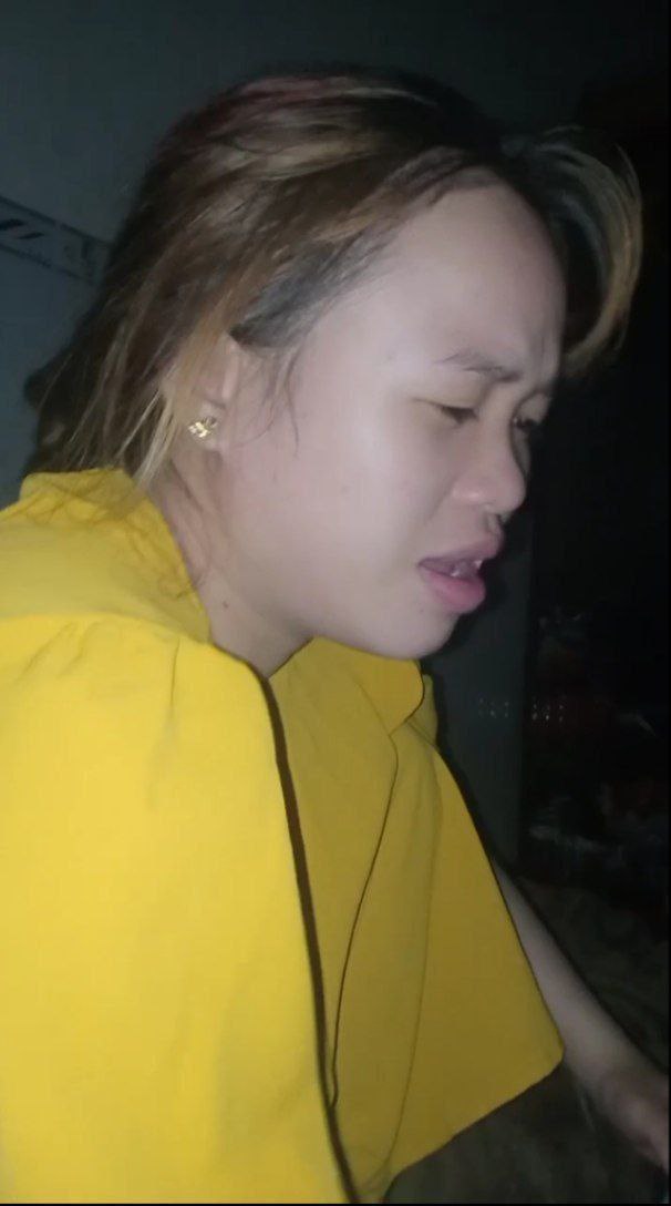 Cô bạn thân cho làm gì tùy thích miễn là làm bài tập cho cô ấy