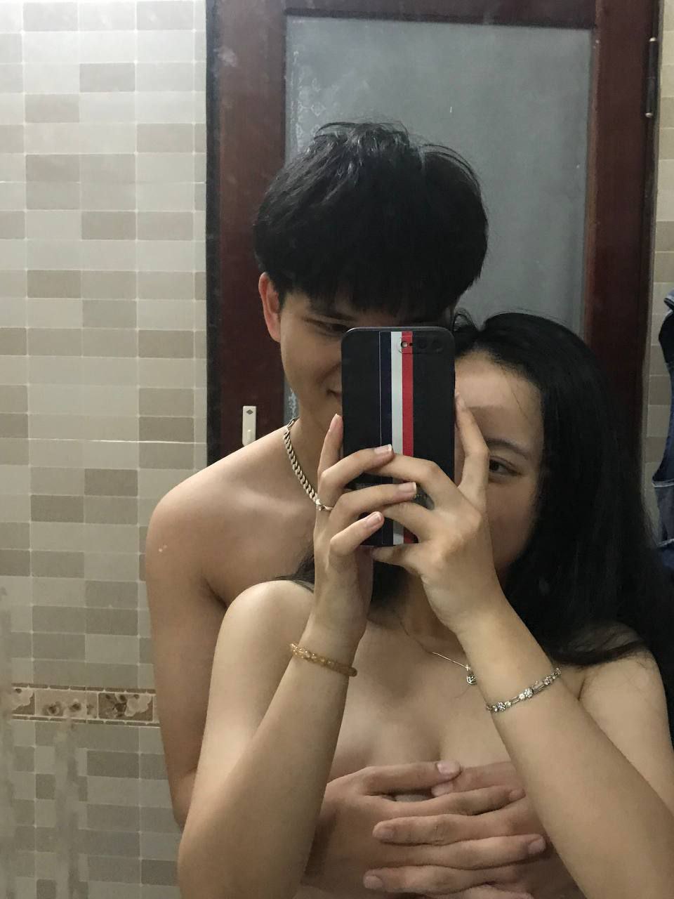 Vợ chồng cùng xem phim sex, có nên không?